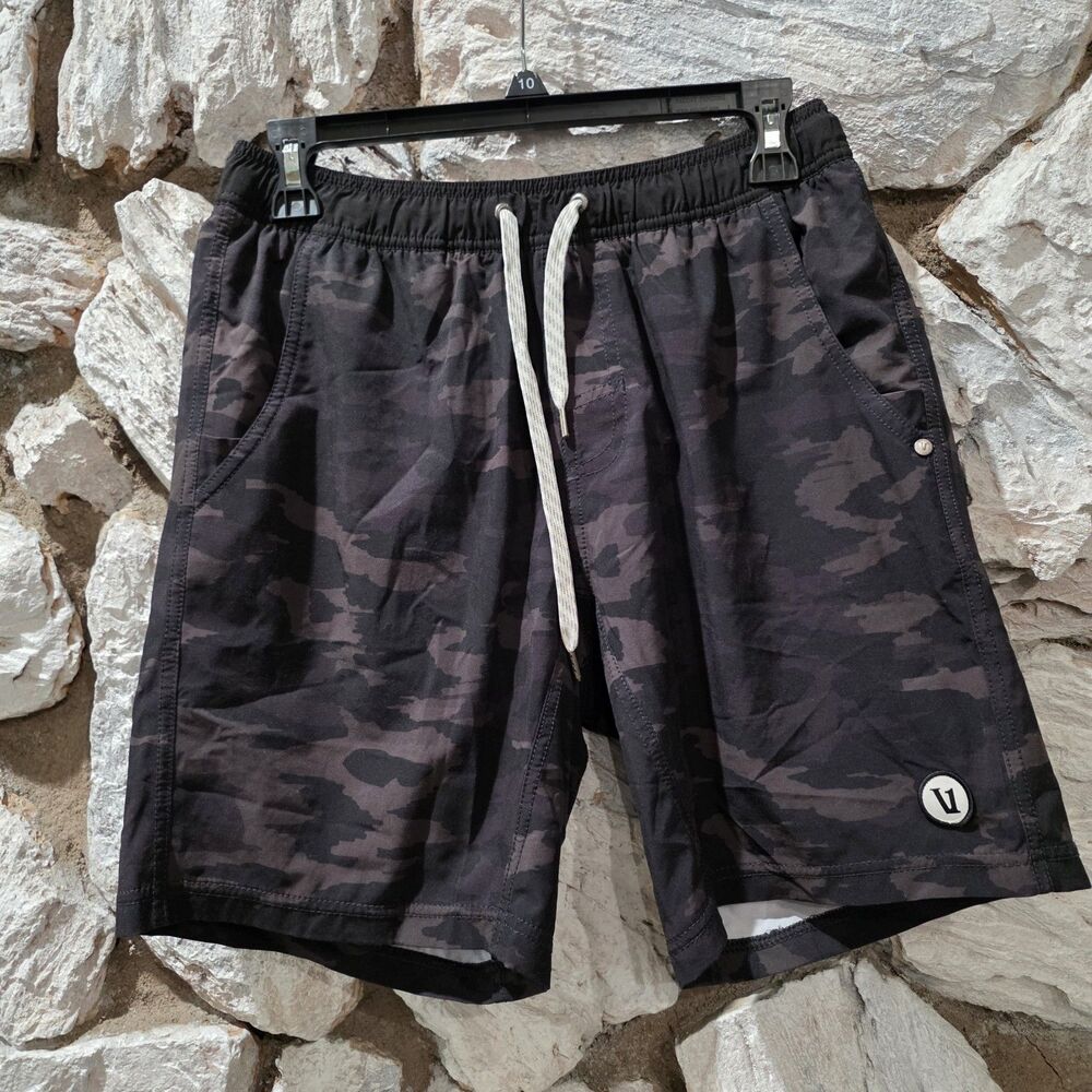 Vuori Kore Shorts Mens 7” Black Camo Lined Gym Athletic Outdoor V302 Small